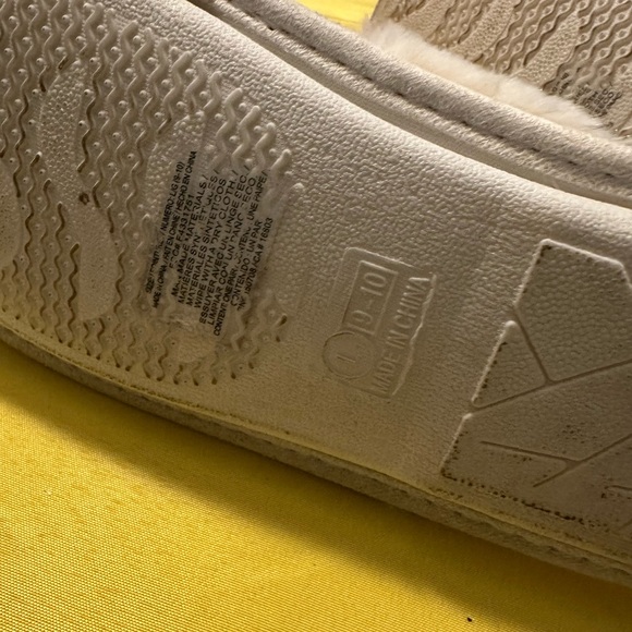 Avon Hot Pink Glitter Slippers Size Large - Picture 8 of 8